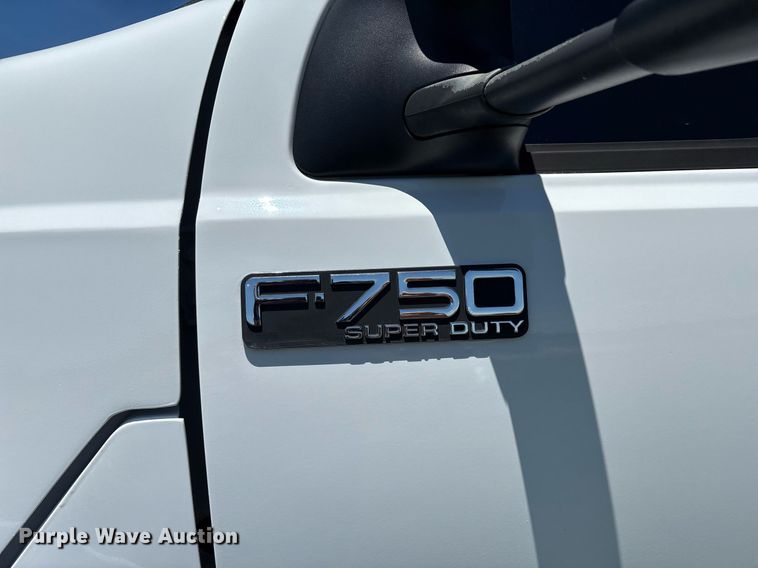 image for item EM2590 2003 Ford F750 flatbed truck