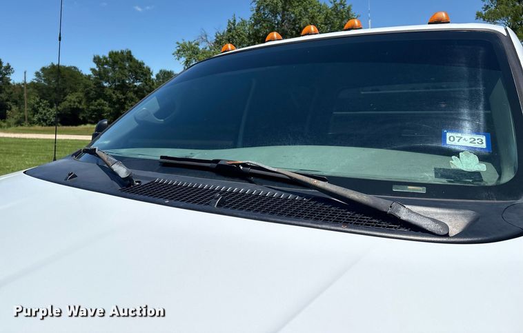 image for item EM2590 2003 Ford F750 flatbed truck