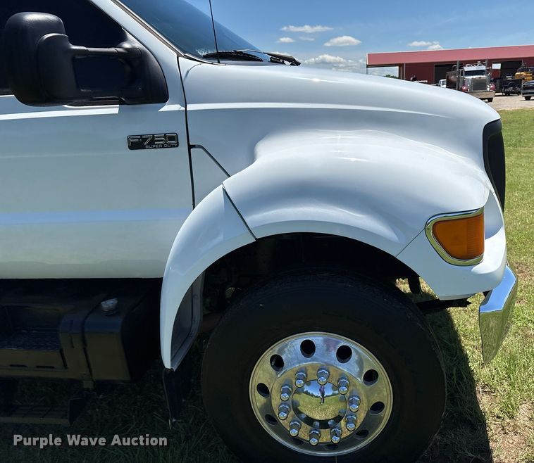 image for item EM2590 2003 Ford F750 flatbed truck