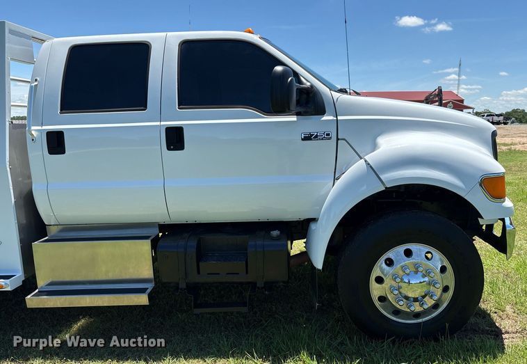 image for item EM2590 2003 Ford F750 flatbed truck