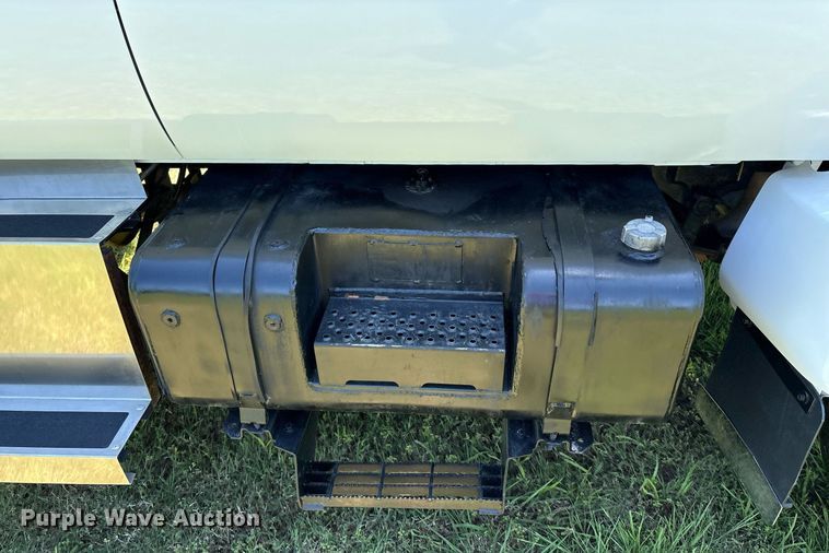 image for item EM2590 2003 Ford F750 flatbed truck