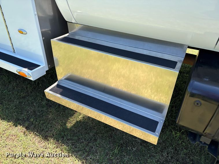 image for item EM2590 2003 Ford F750 flatbed truck