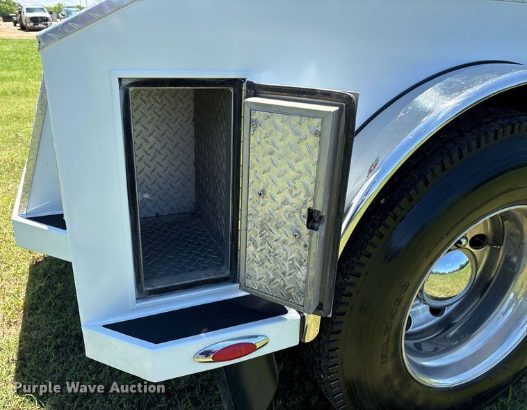 image for item EM2590 2003 Ford F750 flatbed truck