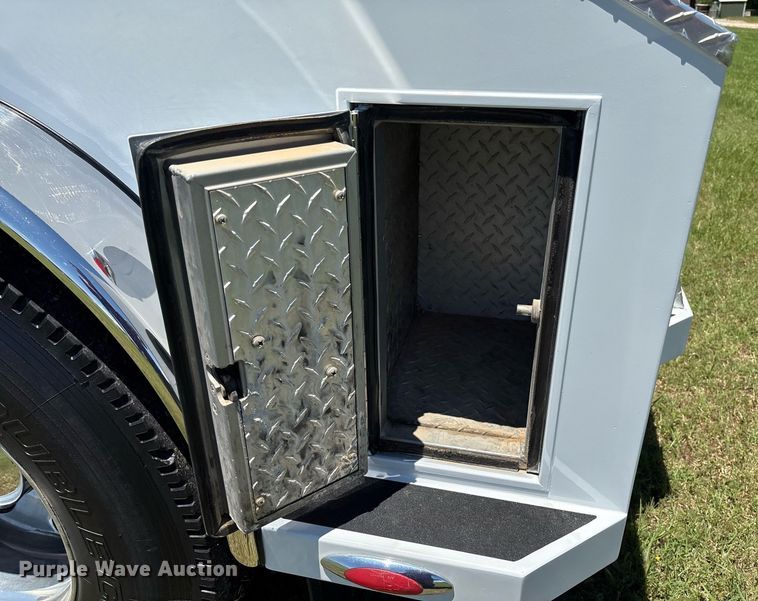 image for item EM2590 2003 Ford F750 flatbed truck