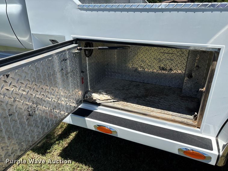 image for item EM2590 2003 Ford F750 flatbed truck