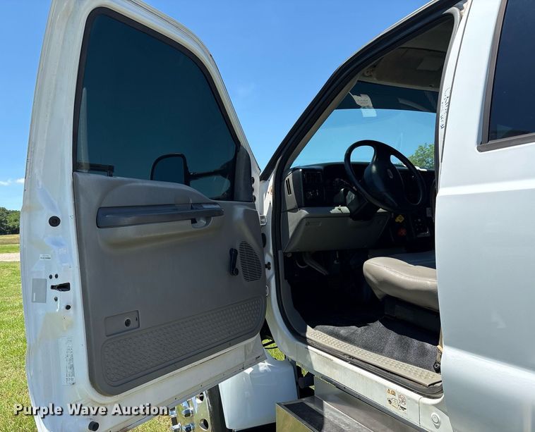 image for item EM2590 2003 Ford F750 flatbed truck