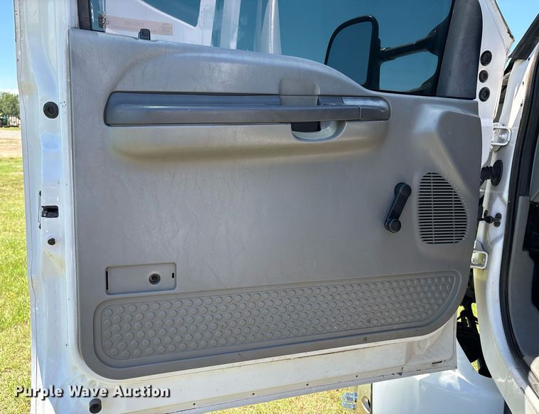 image for item EM2590 2003 Ford F750 flatbed truck