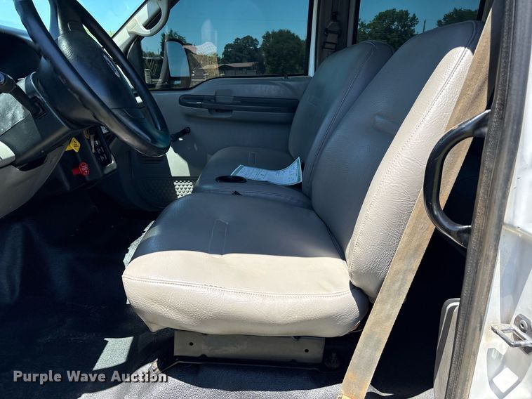 image for item EM2590 2003 Ford F750 flatbed truck