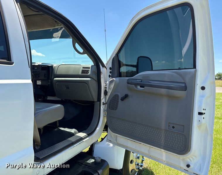 image for item EM2590 2003 Ford F750 flatbed truck