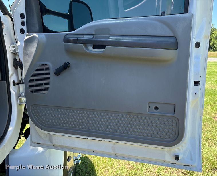 image for item EM2590 2003 Ford F750 flatbed truck