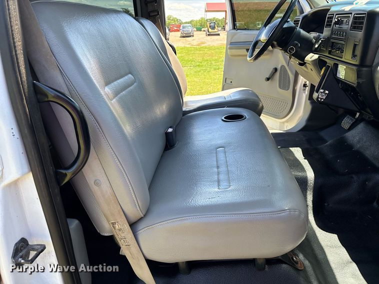 image for item EM2590 2003 Ford F750 flatbed truck