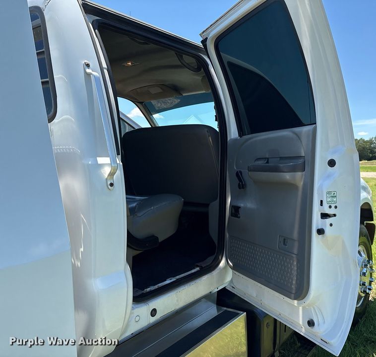 image for item EM2590 2003 Ford F750 flatbed truck