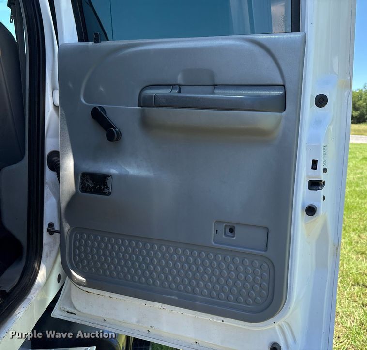 image for item EM2590 2003 Ford F750 flatbed truck