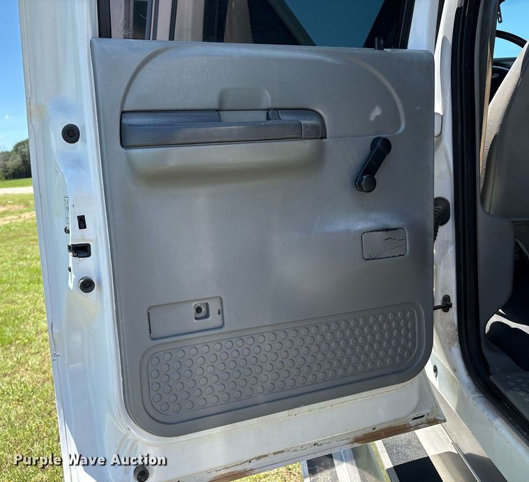 image for item EM2590 2003 Ford F750 flatbed truck