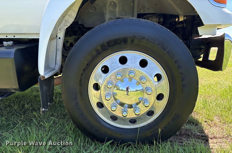 image for item EM2590 2003 Ford F750 flatbed truck