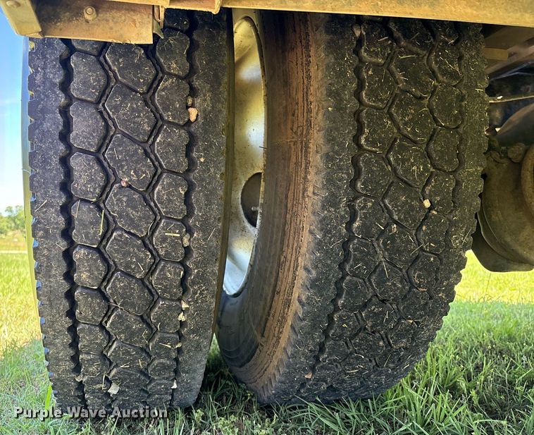 image for item EM2590 2003 Ford F750 flatbed truck