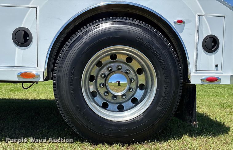 image for item EM2590 2003 Ford F750 flatbed truck