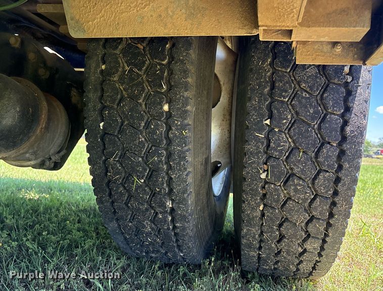 image for item EM2590 2003 Ford F750 flatbed truck