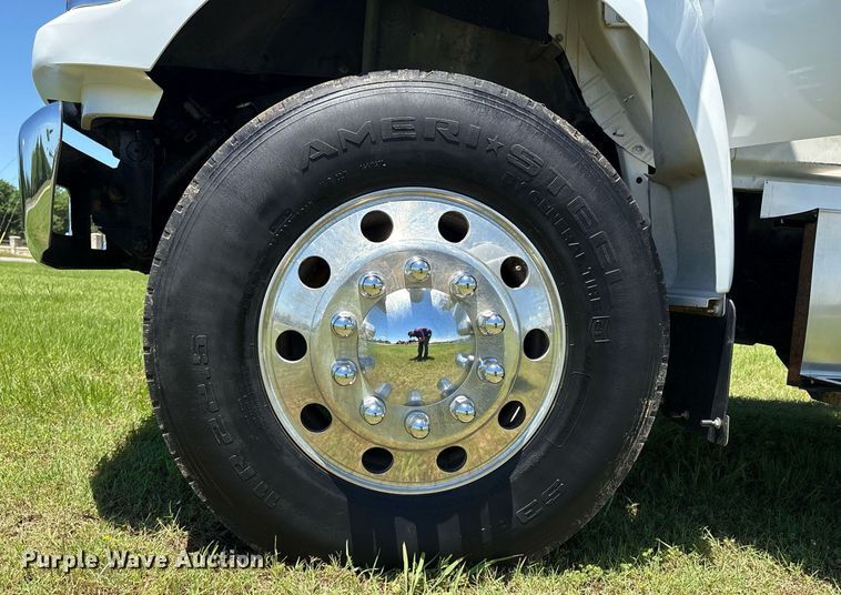 image for item EM2590 2003 Ford F750 flatbed truck