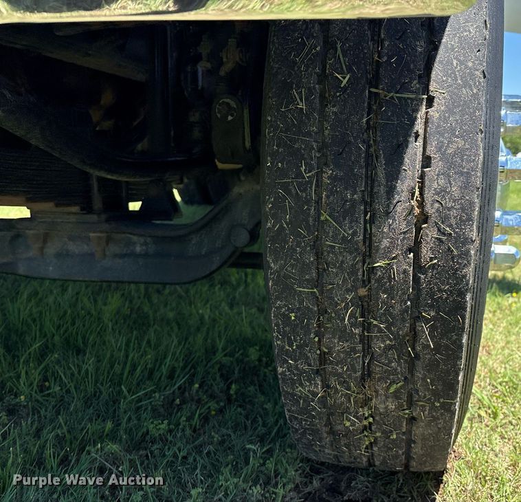 image for item EM2590 2003 Ford F750 flatbed truck