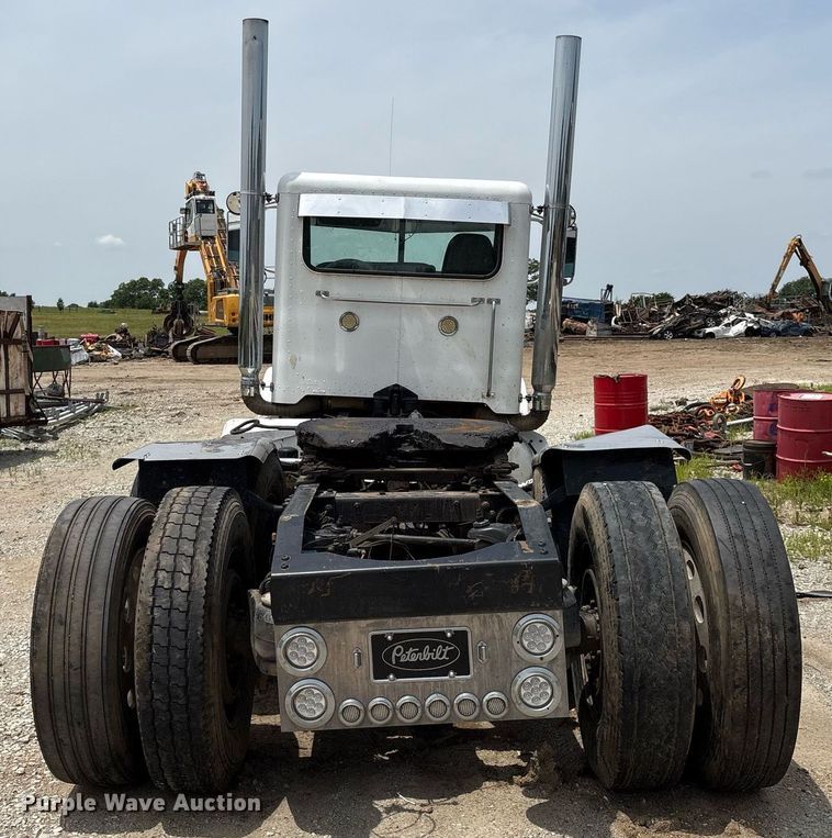 image for item EM2628 2005 Peterbilt 378 semi truck