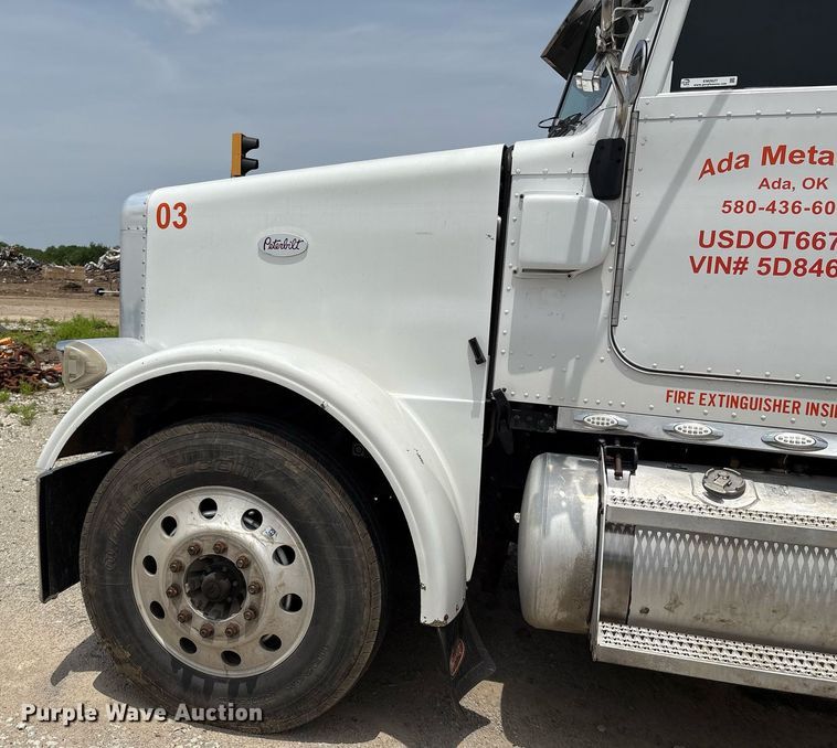 image for item EM2628 2005 Peterbilt 378 semi truck