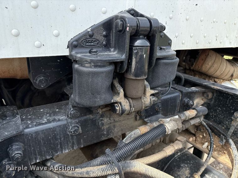 image for item EM2628 2005 Peterbilt 378 semi truck