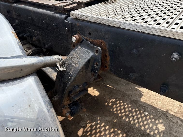 image for item EM2628 2005 Peterbilt 378 semi truck