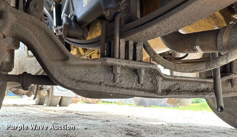 image for item EM2628 2005 Peterbilt 378 semi truck