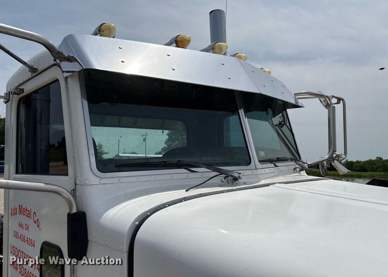 image for item EM2628 2005 Peterbilt 378 semi truck