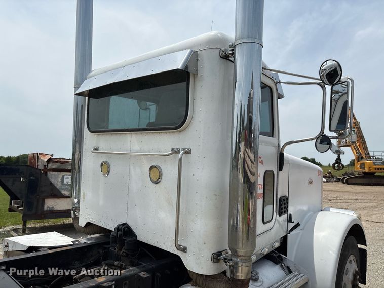 image for item EM2628 2005 Peterbilt 378 semi truck