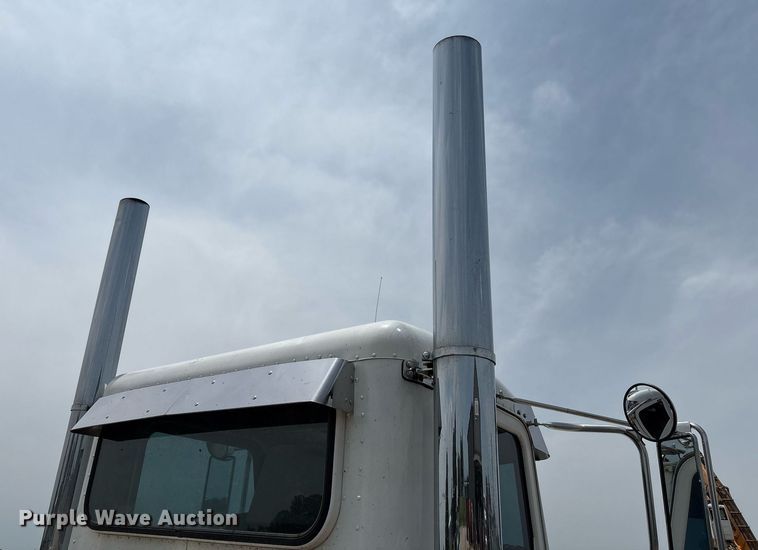 image for item EM2628 2005 Peterbilt 378 semi truck
