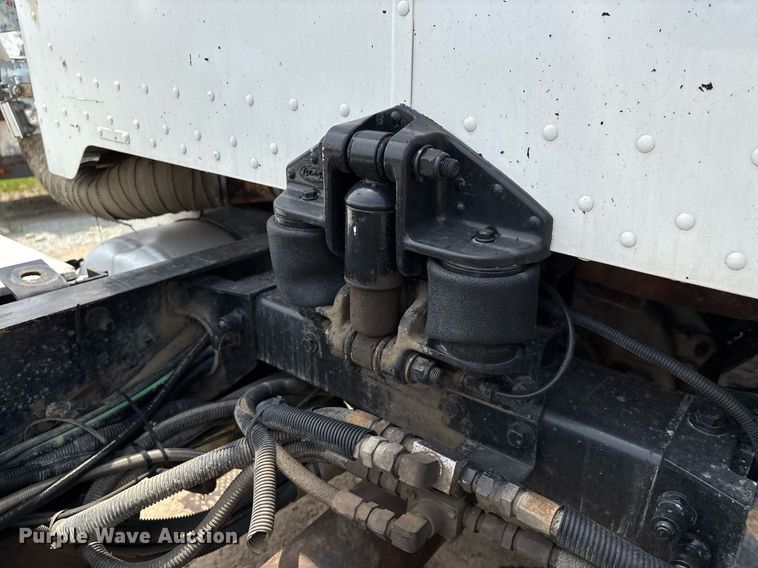 image for item EM2628 2005 Peterbilt 378 semi truck