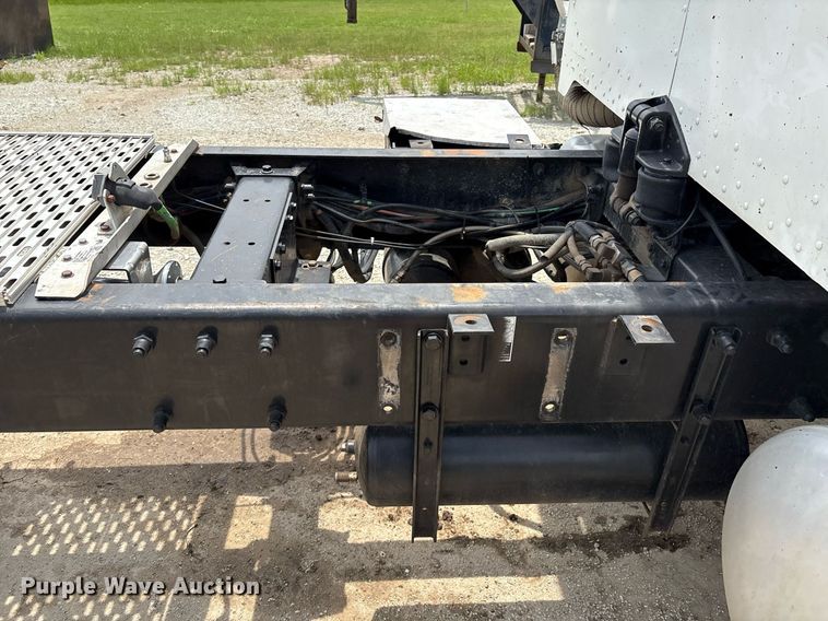 image for item EM2628 2005 Peterbilt 378 semi truck