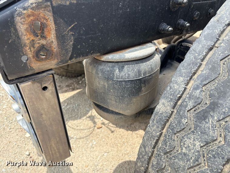 image for item EM2628 2005 Peterbilt 378 semi truck