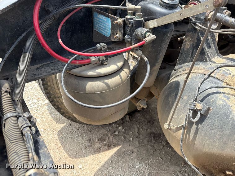 image for item EM2628 2005 Peterbilt 378 semi truck