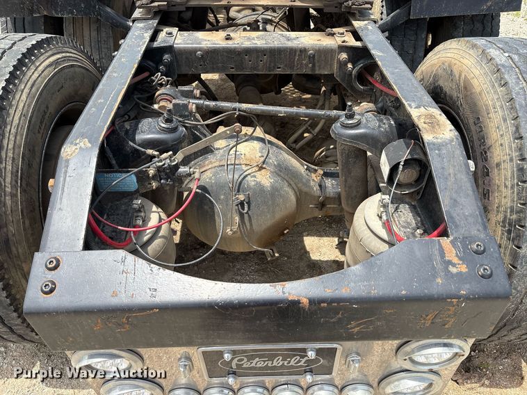 image for item EM2628 2005 Peterbilt 378 semi truck