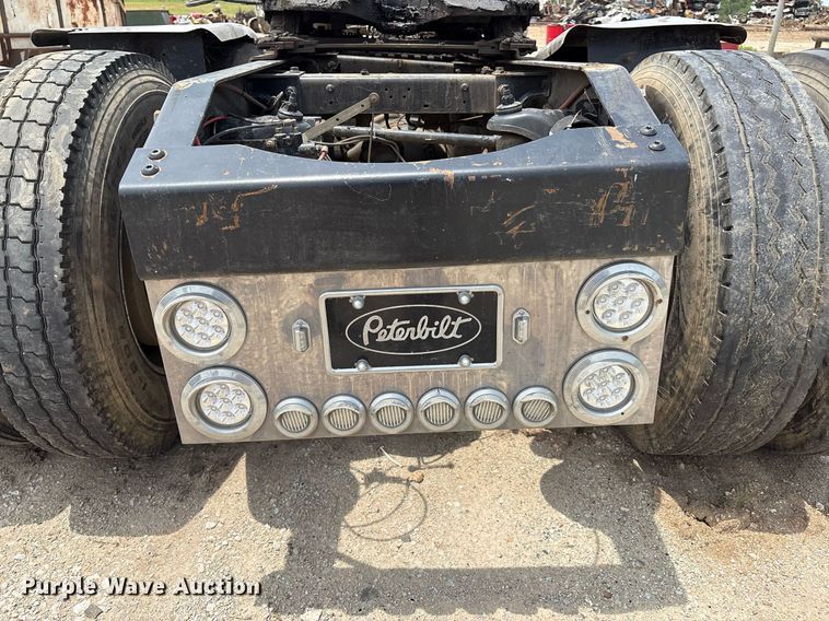 image for item EM2628 2005 Peterbilt 378 semi truck