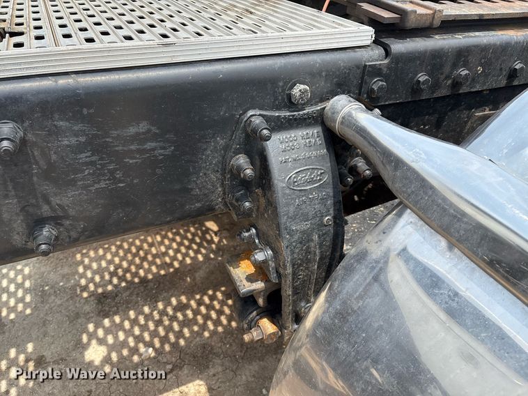 image for item EM2628 2005 Peterbilt 378 semi truck