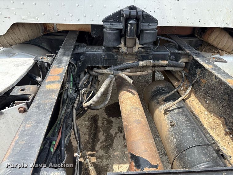 image for item EM2628 2005 Peterbilt 378 semi truck