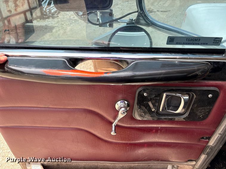 image for item EM2628 2005 Peterbilt 378 semi truck