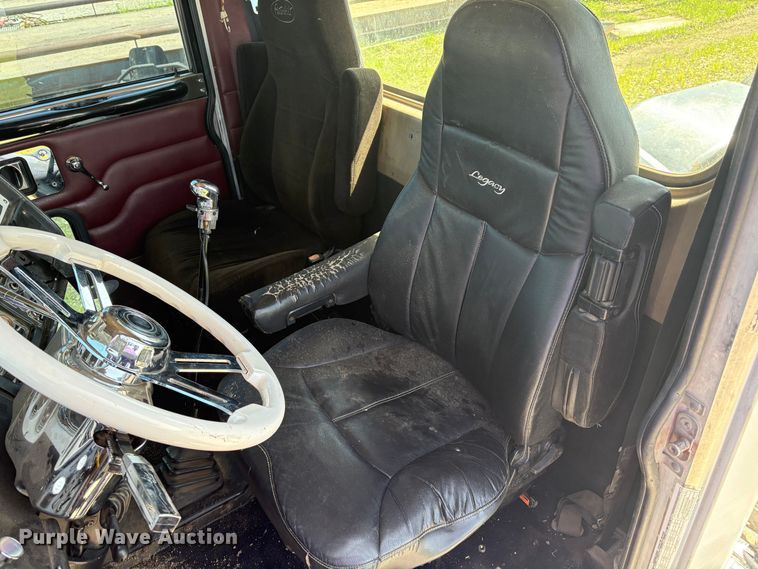 image for item EM2628 2005 Peterbilt 378 semi truck