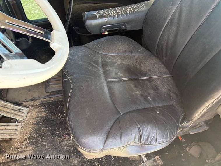 image for item EM2628 2005 Peterbilt 378 semi truck