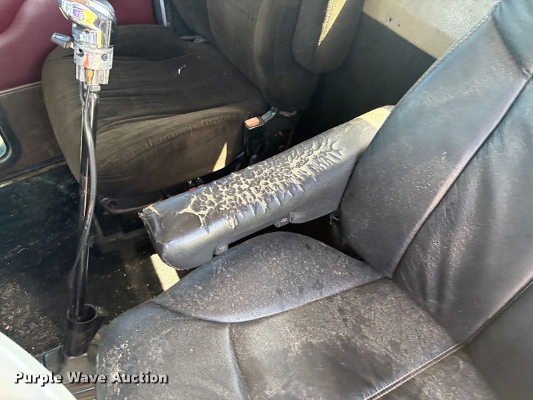 image for item EM2628 2005 Peterbilt 378 semi truck