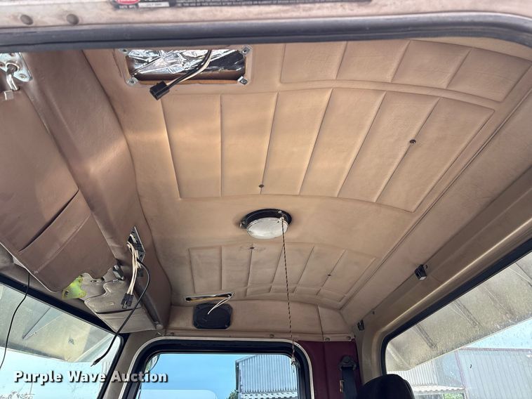 image for item EM2628 2005 Peterbilt 378 semi truck