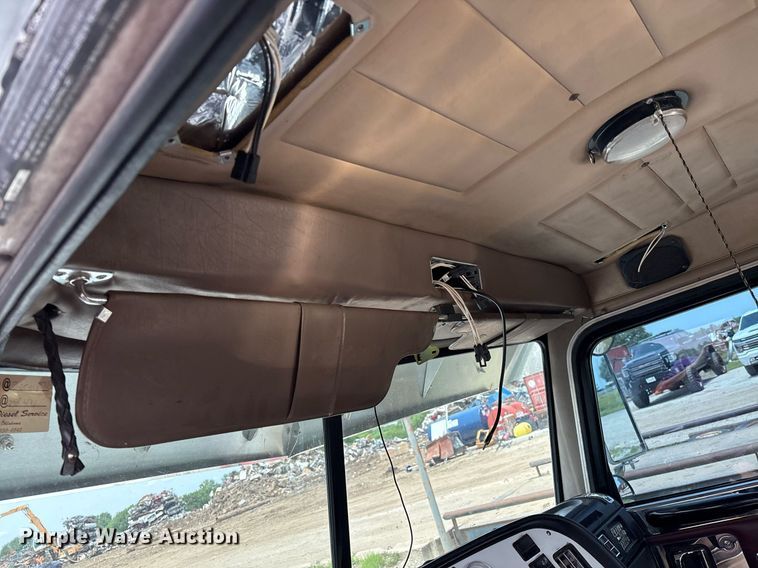 image for item EM2628 2005 Peterbilt 378 semi truck