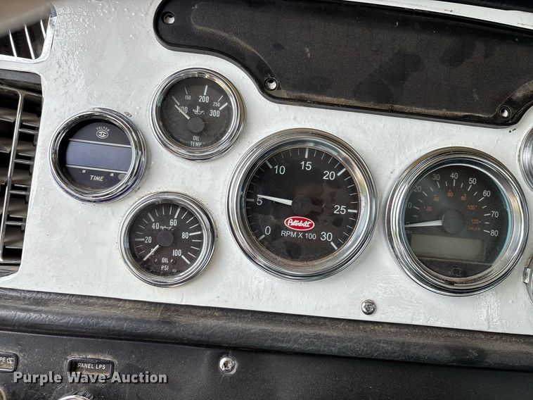 image for item EM2628 2005 Peterbilt 378 semi truck