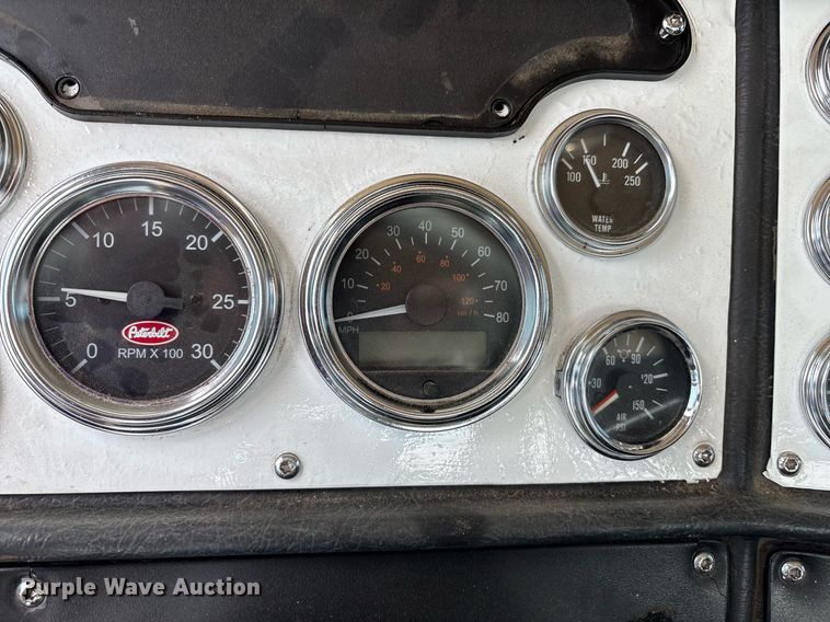 image for item EM2628 2005 Peterbilt 378 semi truck