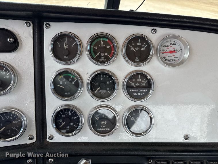 image for item EM2628 2005 Peterbilt 378 semi truck