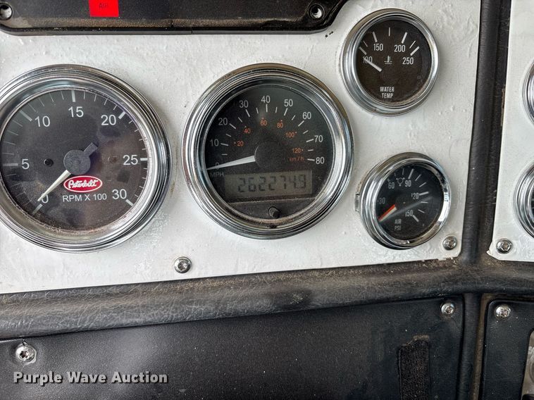 image for item EM2628 2005 Peterbilt 378 semi truck